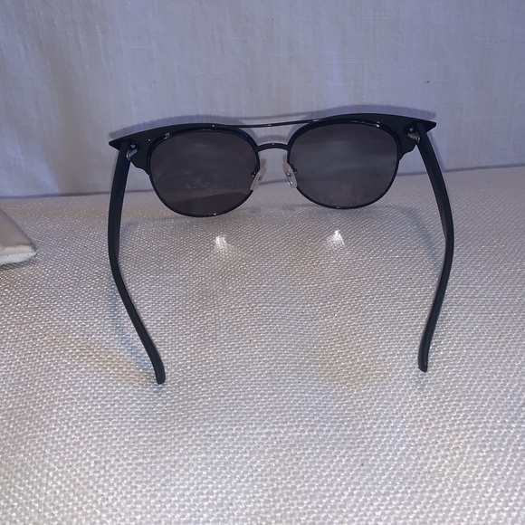 Quay Australia Sunglasses - Picture 5 of 15